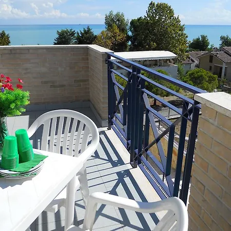 Green Bay Village Aparthotel Pineto