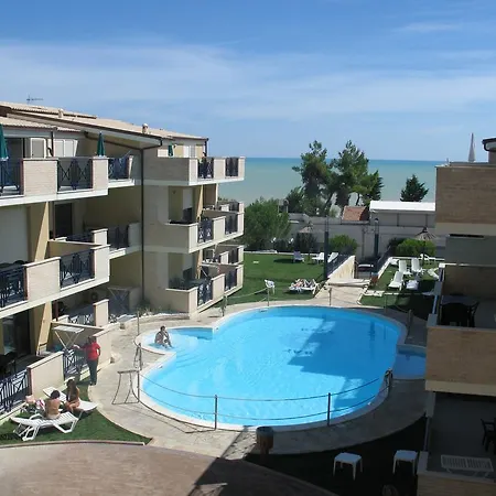 Green Bay Village Aparthotel 4*