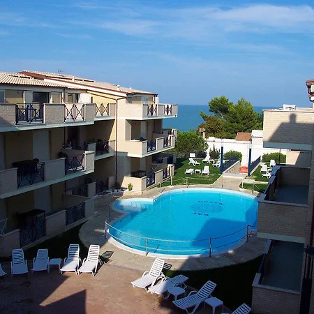 Green Bay Village 4* Pineto