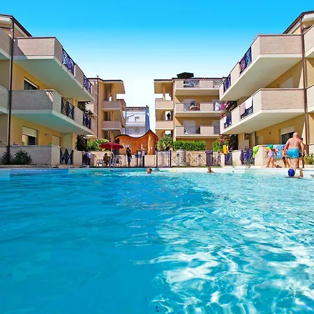 Green Bay Village Aparthotel 4*