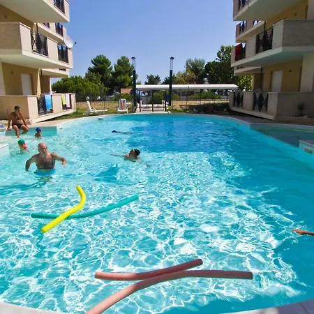 Green Bay Village Aparthotel