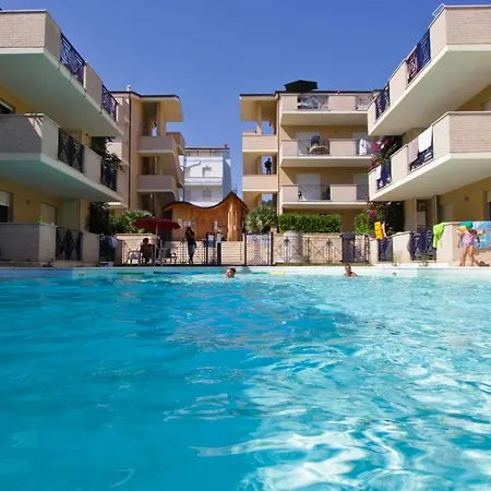 Green Bay Village 4* Pineto