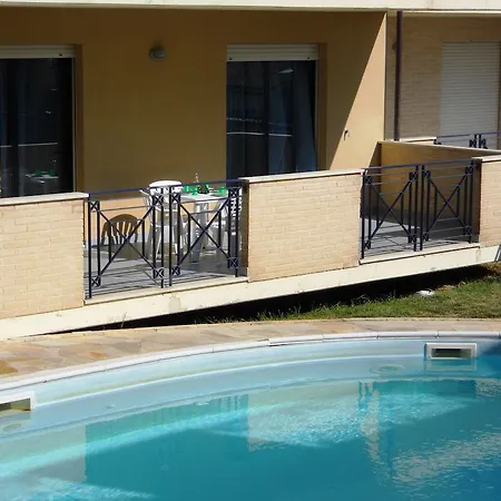 Aparthotel Green Bay Village Pineto