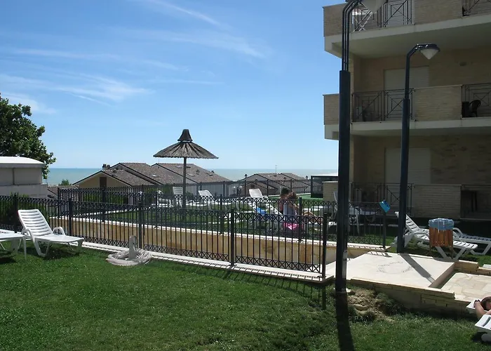 Green Bay Village 4* Pineto