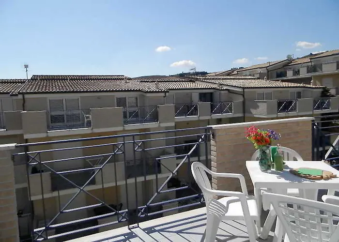 Green Bay Village Aparthotel Pineto