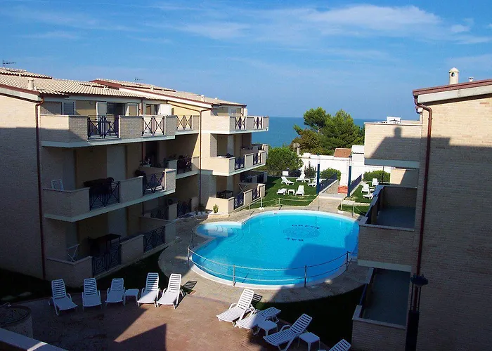 Green Bay Village 4* Pineto